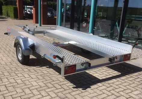 aanhanger achter camper