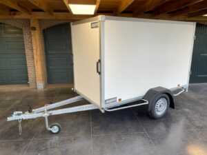 Power-Trailer Geka gesloten enkelasser Power-Trailer GEKA nr. 1 gesloten enkelasser ongeremd L.200 x Br.132 x H.125cm